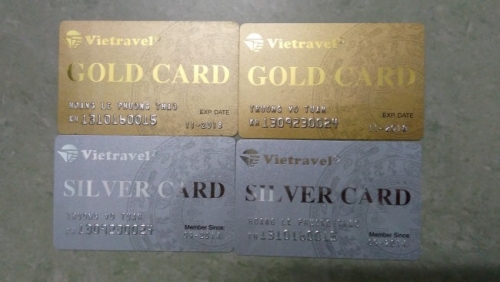 In thẻ VIP gold card, thẻ nhựa vàng thể hiện tính đẳng cấp và sang trọng cho người dùng